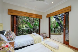 Villa Luxury, 5 camere da letto | 5 camere, una cassaforte in camera, una scrivania, ferro/asse da stiro