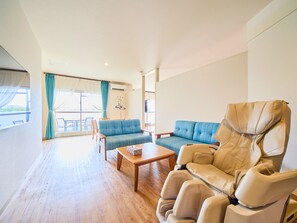 Habitación, no fumadores (Suite) | Decoración individual, escritorio, espacio para trabajar con un portátil