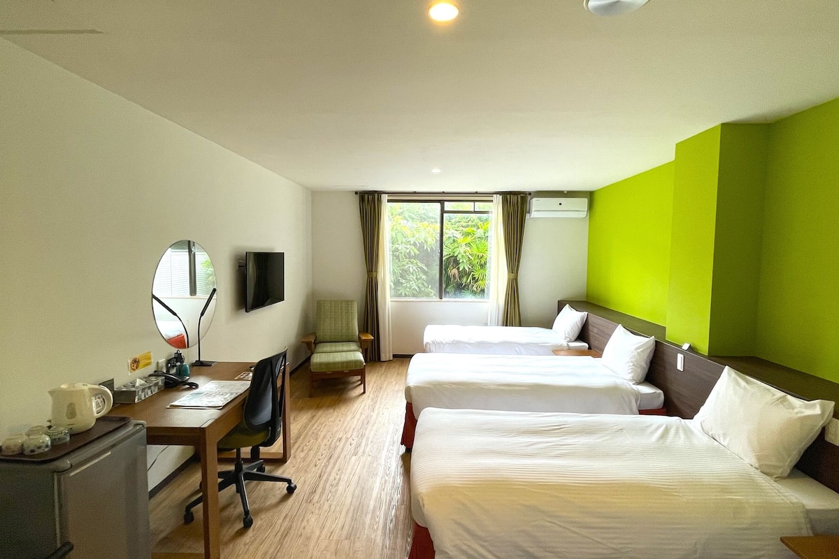 standard room, non smoking | individually decorated, desk, laptop workspace, soundproofing