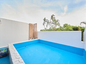 Decoración individual, escritorio, espacio para trabajar con un portátil