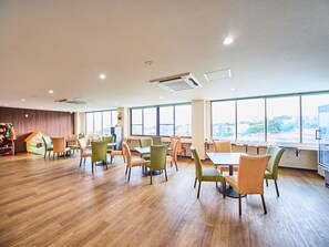 Lobby lounge - Rycom Family Resort Hotel (Okinawa)