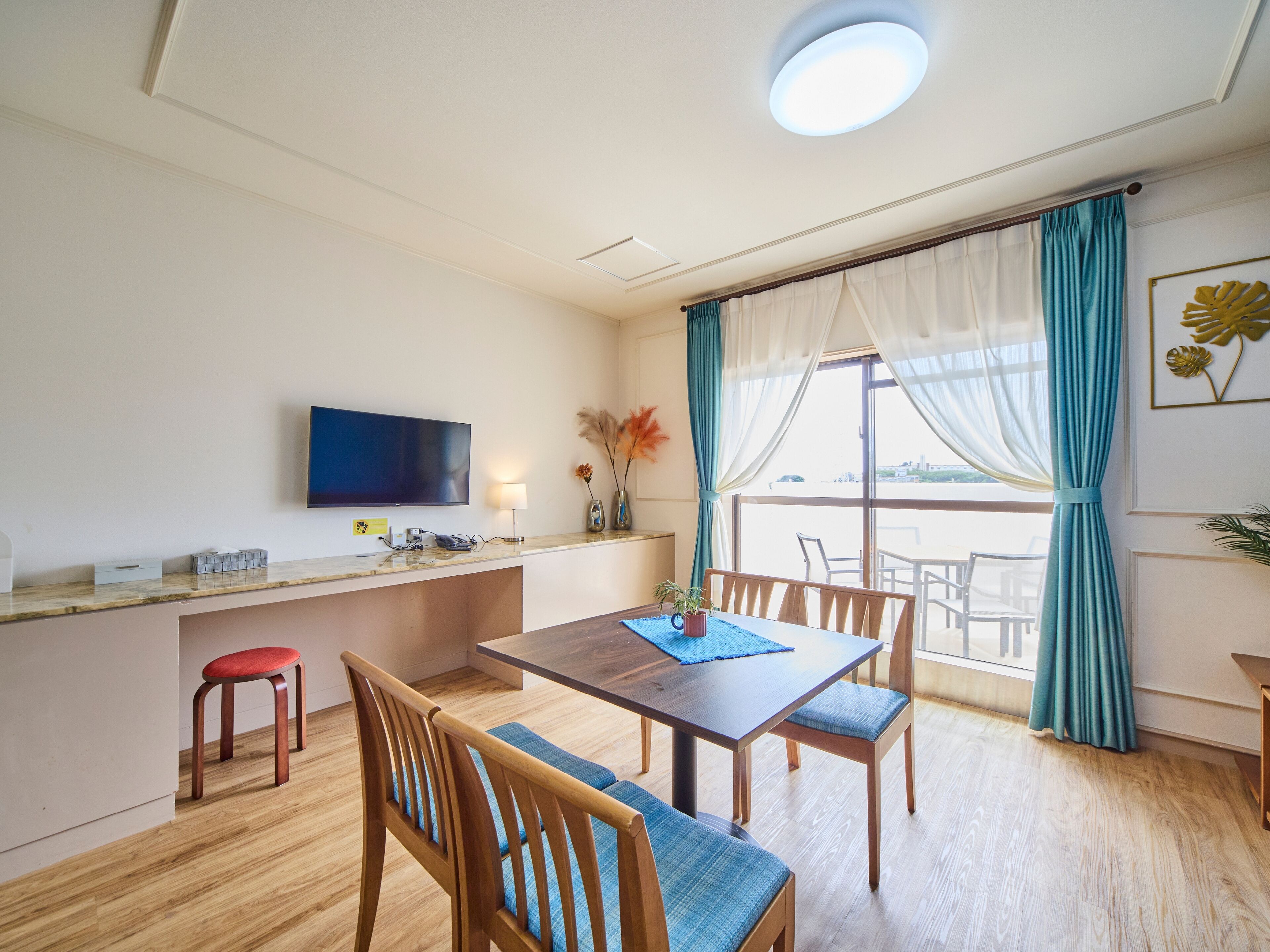 Phòng dành cho gia đình, không hút thuốc | Trang trí khác biệt, bàn, khu vực làm việc phù hợp cho laptop 