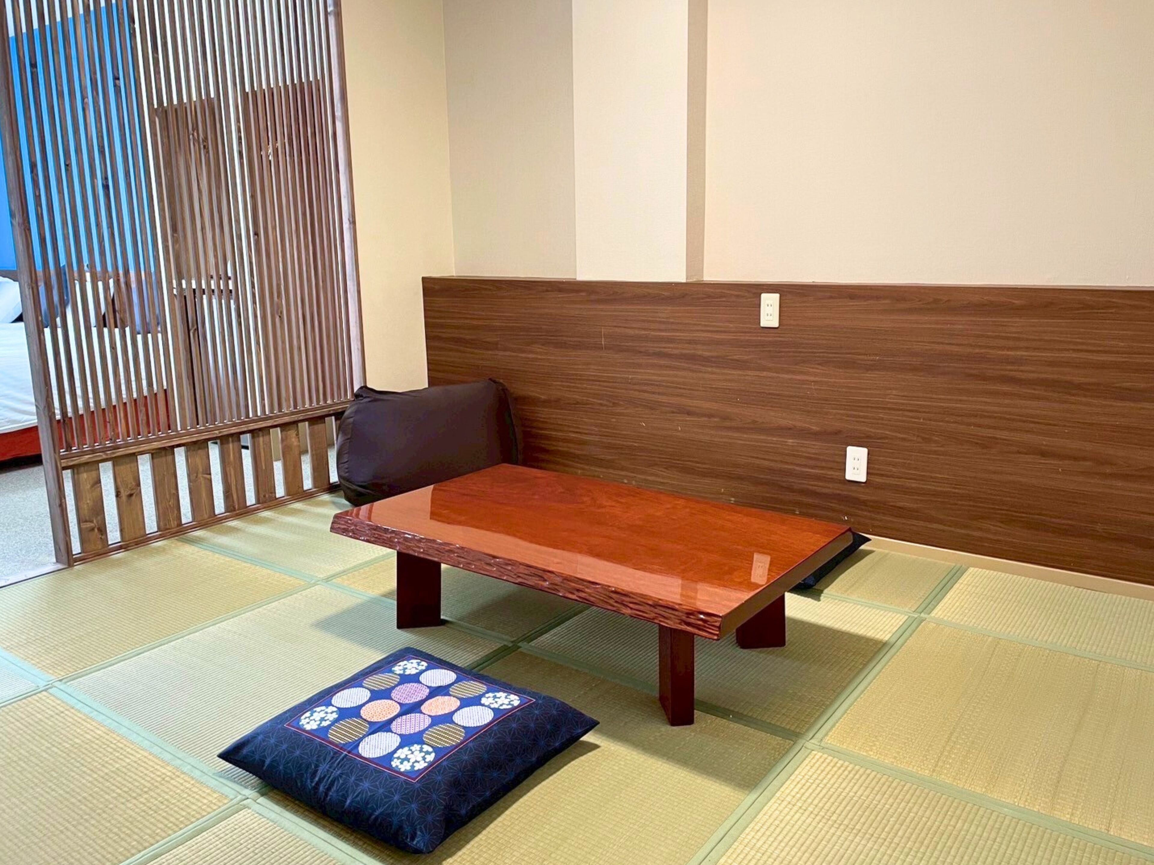 japanese-style room | individually decorated, desk, laptop workspace, soundproofing