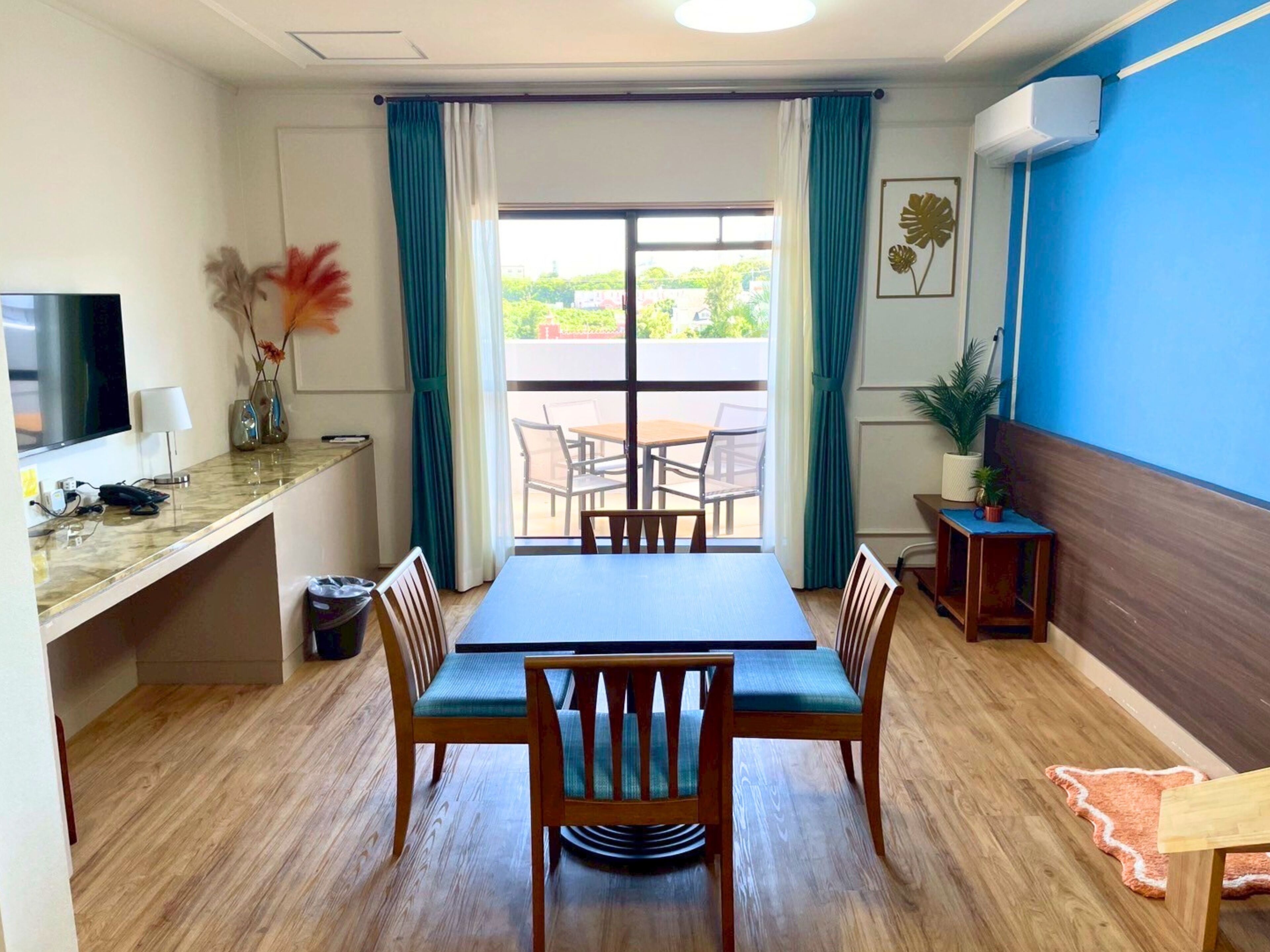 family room, non smoking | individually decorated, desk, laptop workspace, soundproofing