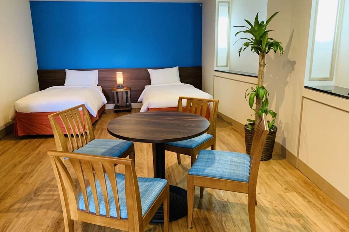 deluxe room, non smoking | individually decorated, desk, laptop workspace, soundproofing