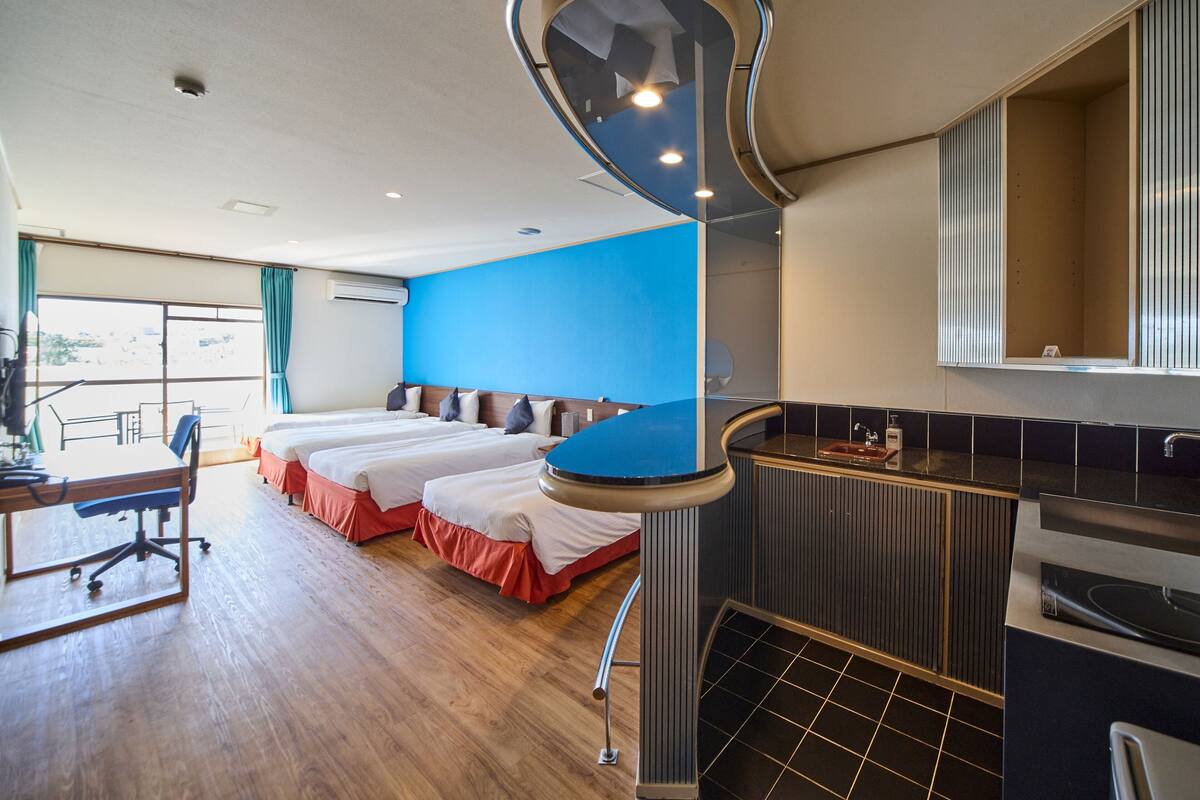 Deluxe Room, Non Smoking | Desk, laptop workspace, soundproofing, iron/ironing board (on request)