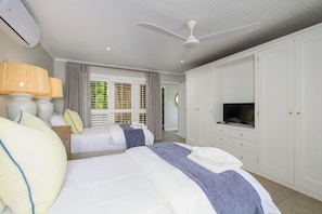 5 bedrooms, in-room safe, desk, iron/ironing board