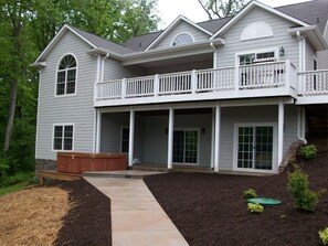 Exterior - Family Fun and Relaxation: Your Dream Lakehouse Vacation! (Moneta)