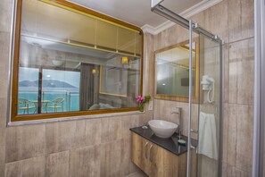 Ducha, artículos de higiene personal gratuitos y secador de pelo