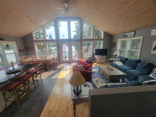 Grand Marsh Bay most private waterfront home. Protected habitat - Kayaks Incl