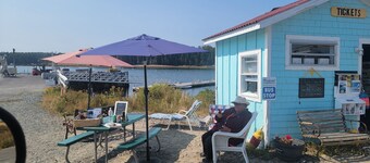 Grand Marsh Bay most private waterfront home. Protected habitat - Kayaks Incl