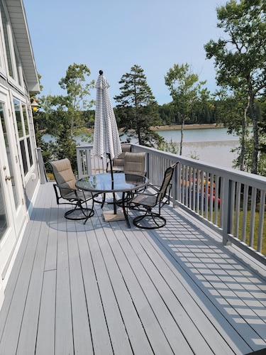 Grand Marsh Bay most private waterfront home. Protected habitat - Kayaks Incl
