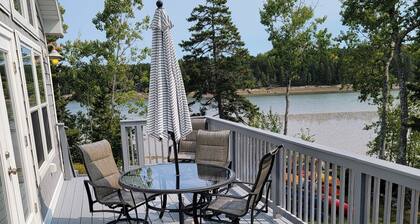 Grand Marsh Bay most private waterfront home. Protected habitat - Kayaks Incl