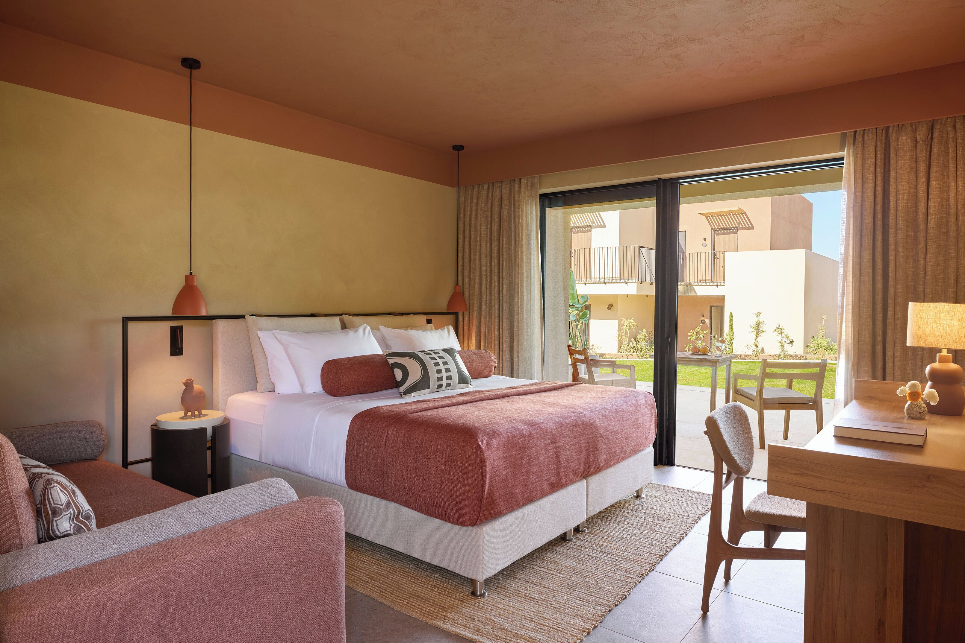 Premium Room Land View | Minibar, in-room safe, blackout drapes, bed sheets