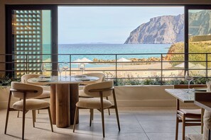 5 restaurants, breakfast, lunch, dinner served; Italian cuisine 