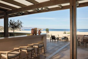 5 restaurants, breakfast, lunch, dinner served; Italian cuisine 