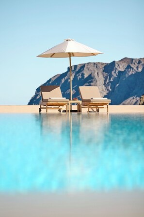 2 outdoor pools, pool umbrellas, sun loungers - Rocrita Lifestyle Beach Resort (Sitia)