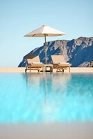 2 piscinas al aire libre, sombrillas, sillones reclinables de piscina