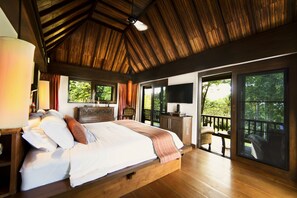 9-Bedroom Executive Pool Villa | 객실 내 금고, 책상, 암막 커튼, 다리미/다리미판