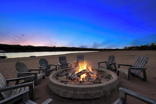 Beach House 1-Lakefront Home w/ Views & Beach