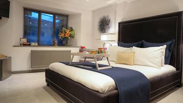 Kamar Double Deluks, ensuite (Room 7, No 8ight) | 1 kamar tidur, seprai premium, busa memori, dan didekorasi berbeda-beda