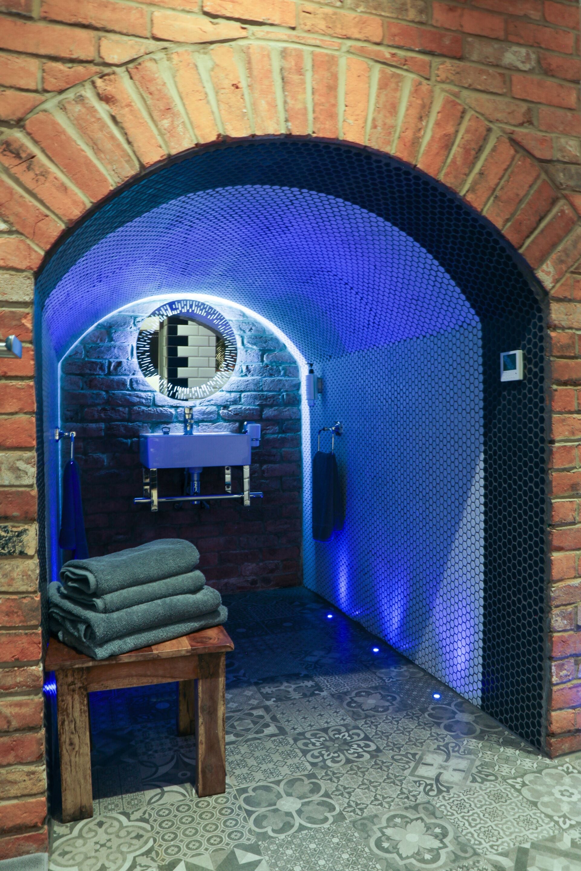 Deluxe Double Room, Ensuite (Room 7, No 8ight) | Bathroom | Free toiletries, hair dryer, towels, soap