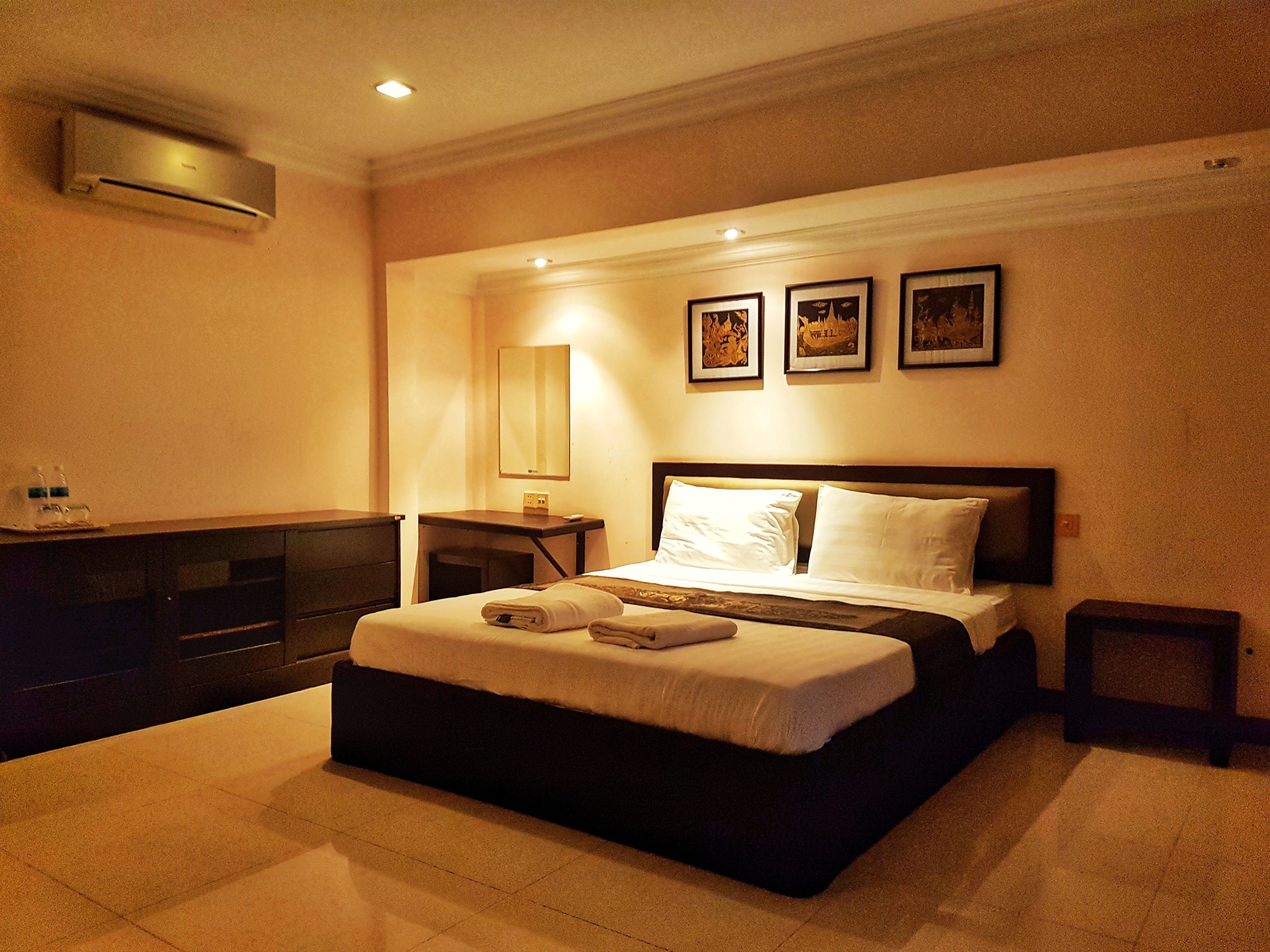 Rollaway beds, bed sheets