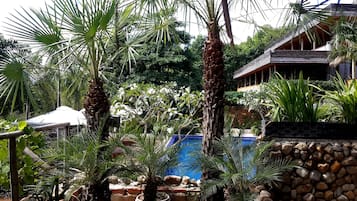 Kolam renang terbuka