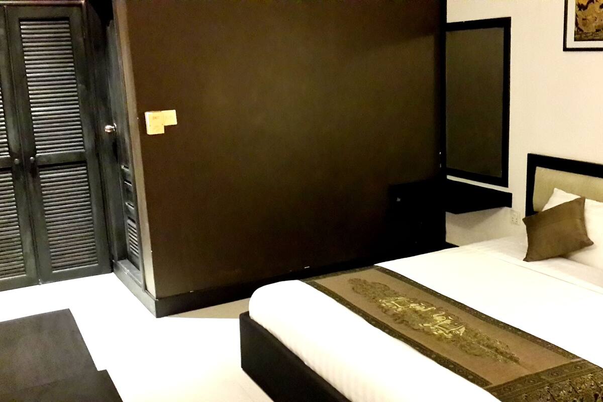 Rollaway beds (surcharge), bed sheets