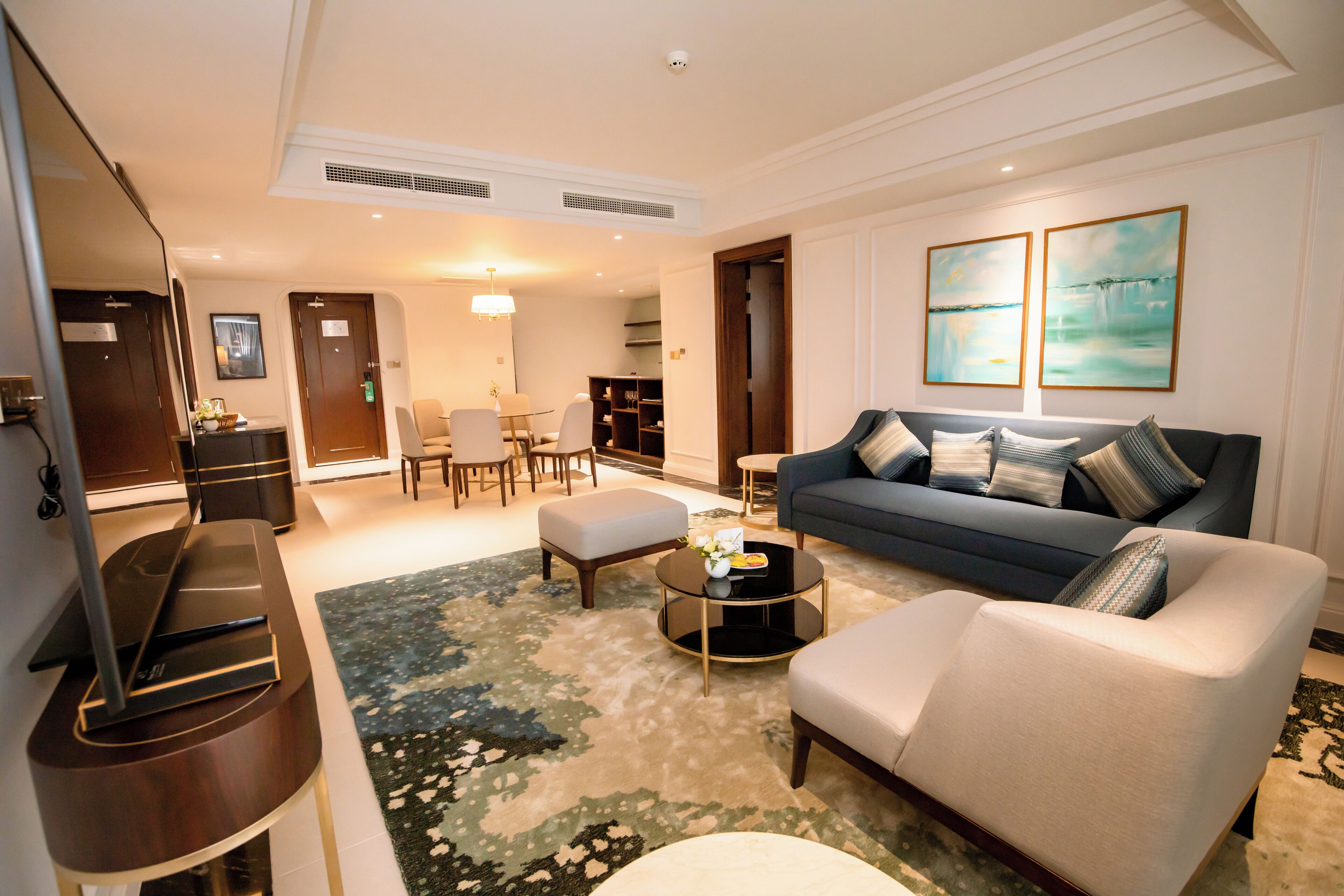 Suite luxueuse | Minibar, coffre-fort, ameublement unique, bureau