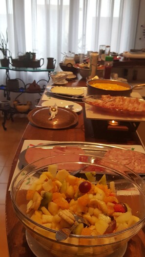 매일 뷔페 아침 식사 유료