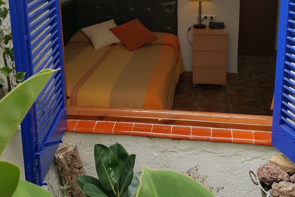 Habitación individual | Decoración personalizada, muebles diferentes, escritorio y cunas