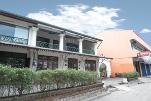 Front of property - OYO 422 Achterhuis Guesthouse (Semarang)