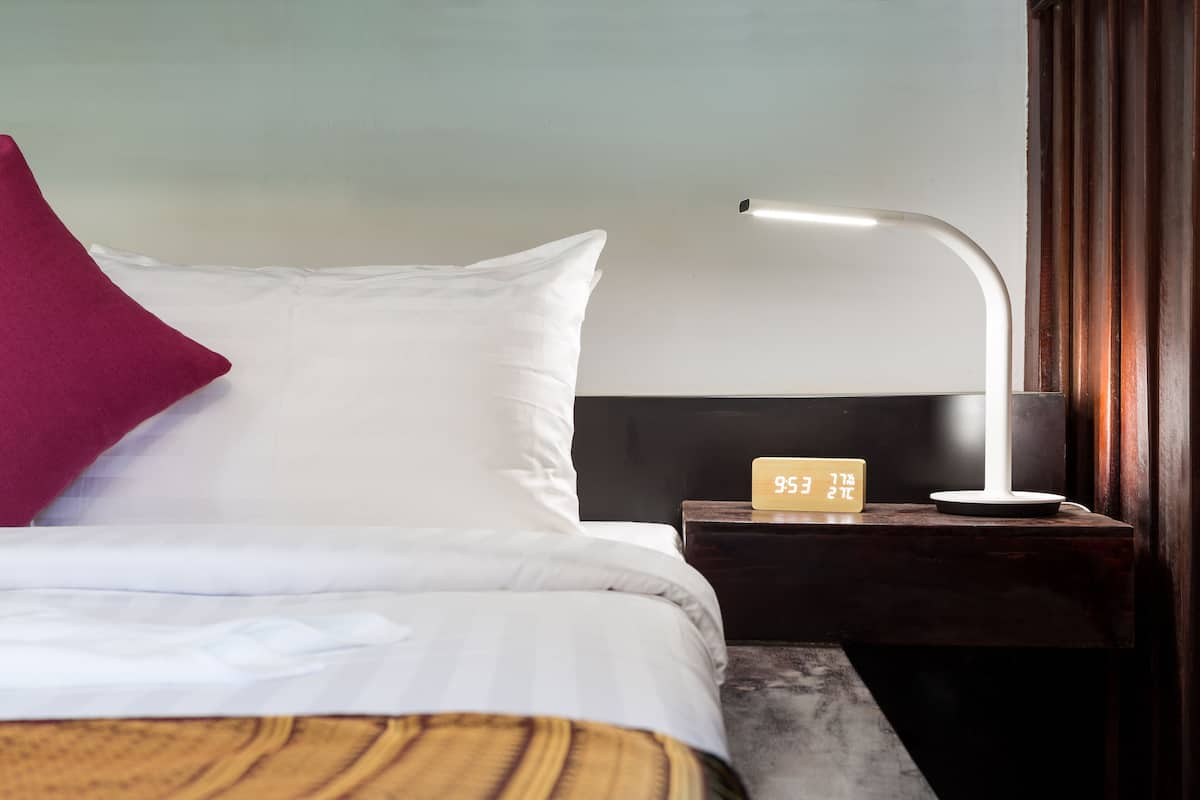 Premium bedding, free minibar items, in-room safe