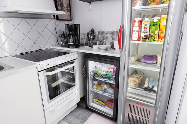 Basic Double Room | Shared kitchen | Full-size fridge, microwave, oven, stovetop