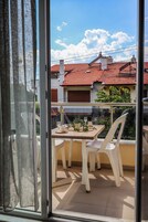 2 habitaciones, escritorio y espacio para trabajar con laptop 