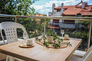 2 habitaciones, escritorio y espacio para trabajar con laptop 