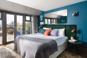 Loftsleilighet, 2 soverom | Sengetøy av topp kvalitet, dundyner og individuelt dekorert