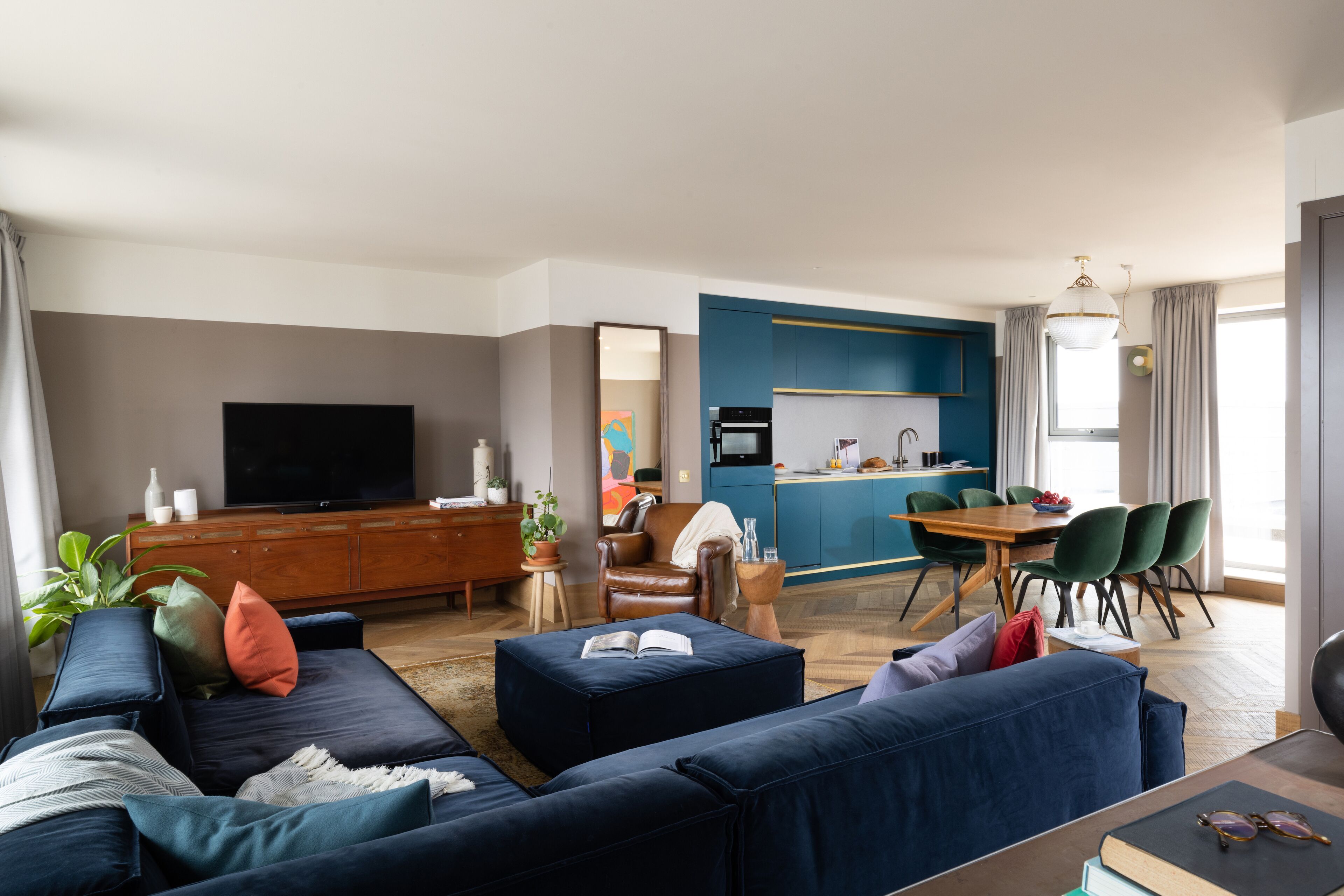 Penthouse Two Bedroom Apartment | Living area