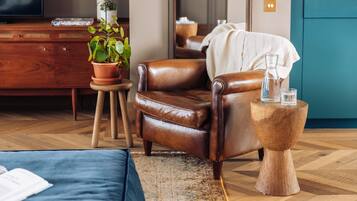 Penthouse Two Bedroom Apartment | Living area