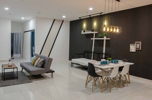 Iron/ironing board, free WiFi, bed sheets - 3 Towers Jalan Ampang by Feel Homes (Kuala Lumpur)