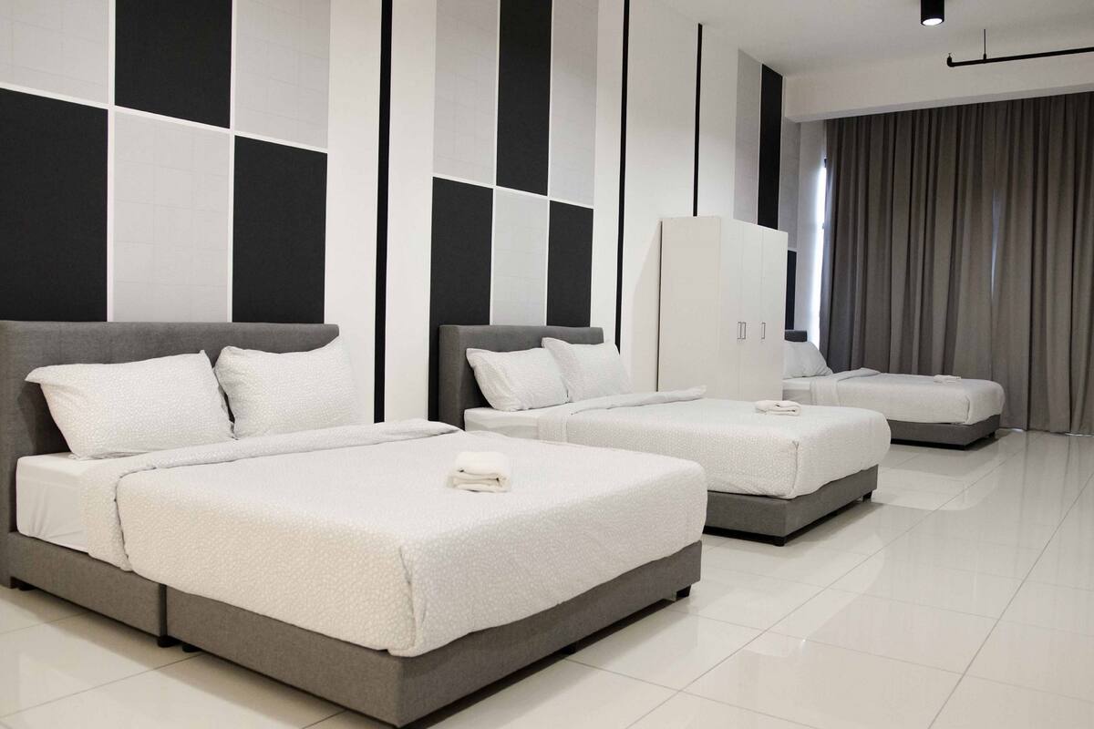 Studio with Three Beds | Iron/ironing board, free WiFi, bed sheets