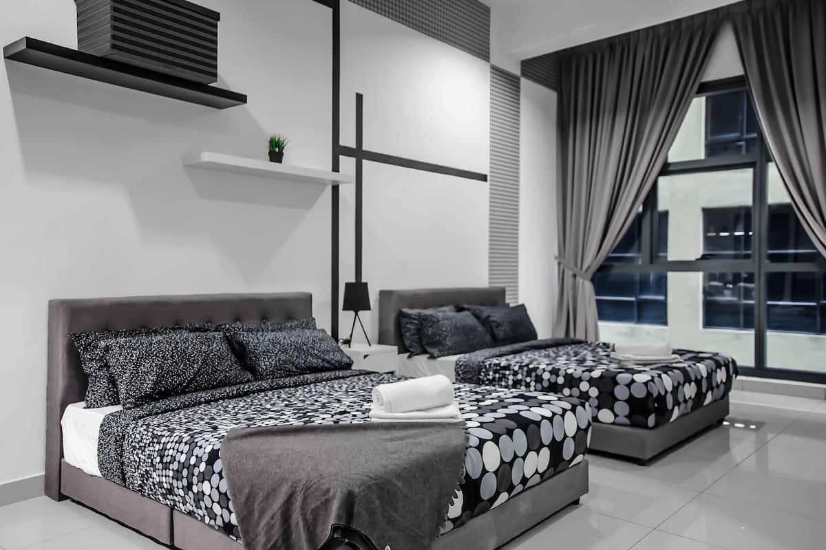 Studio with Two Beds | Iron/ironing board, free WiFi, bed sheets
