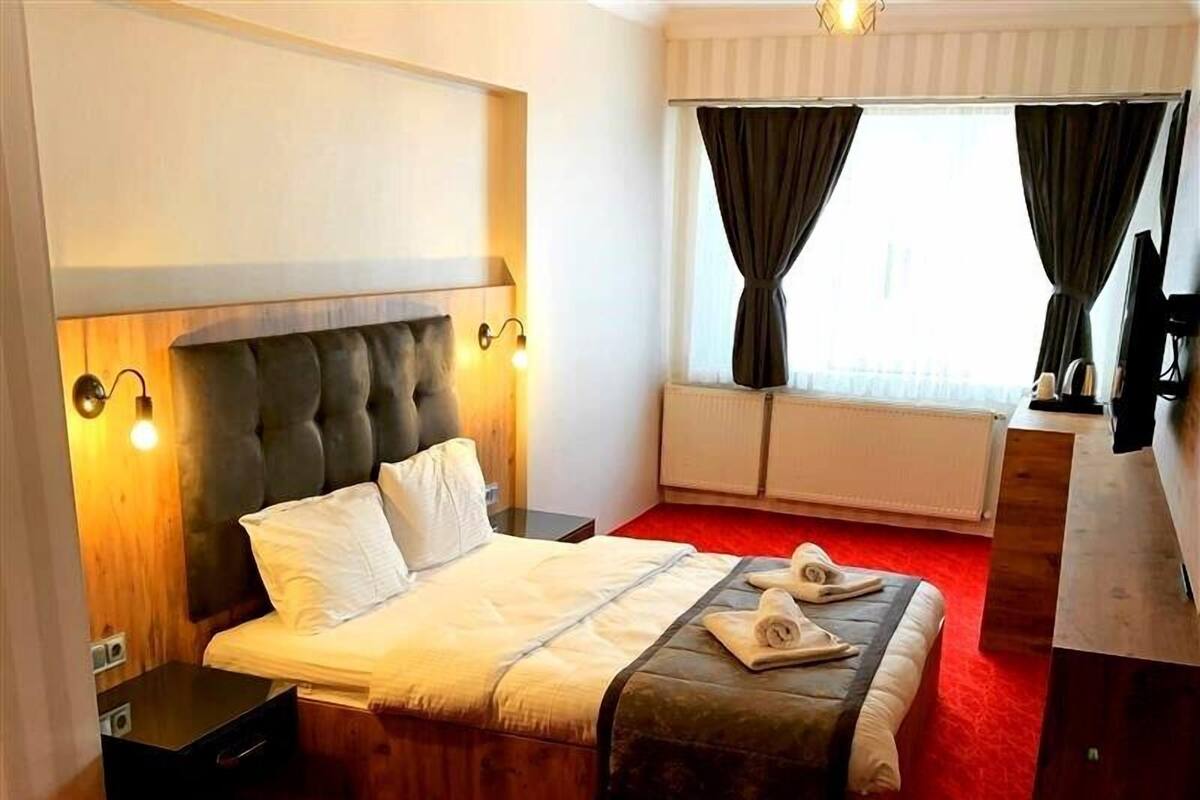 1 bedroom, minibar, desk, iron/ironing board