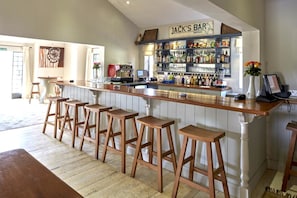 Bar (on property) - Soames Hotel & Jack's Bar (Nanyuki)