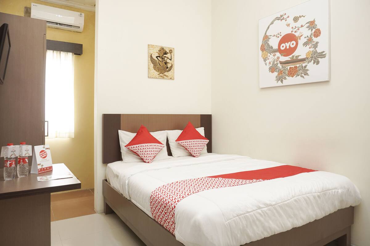 Kamar Double Standar | Meja kerja, Wi-Fi gratis, dan seprai linen
