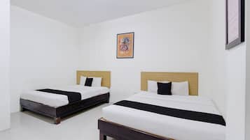 Family Suite | Desk, WiFi (free), bed sheets