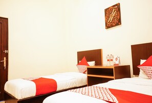 Kamar Twin Standar | Meja kerja, Wi-Fi gratis, dan seprai linen