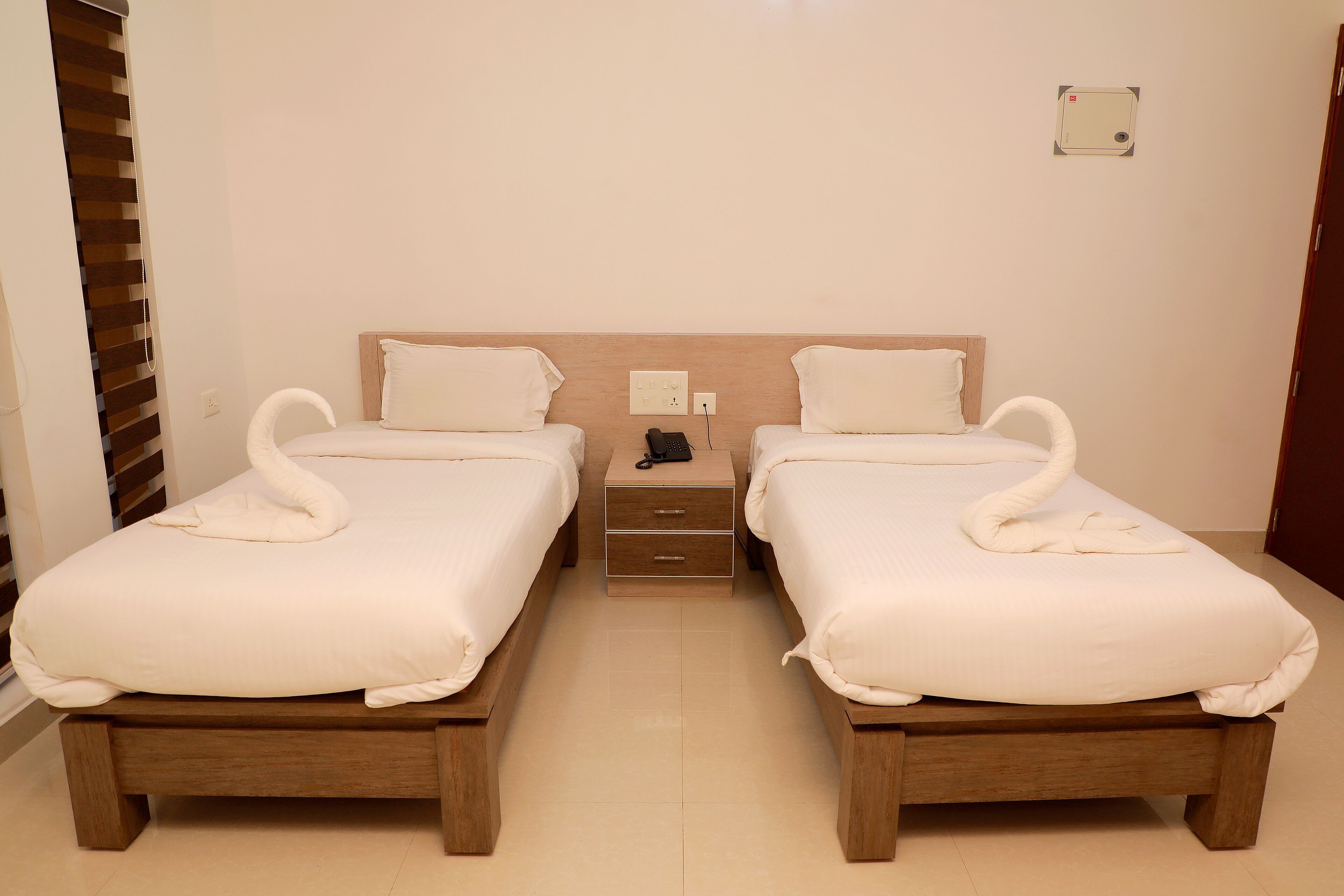 20 bedrooms, in-room safe, iron/ironing board, free WiFi