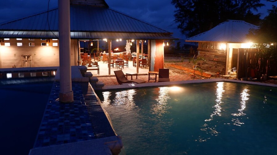 Rock and Wreck Dive Resort